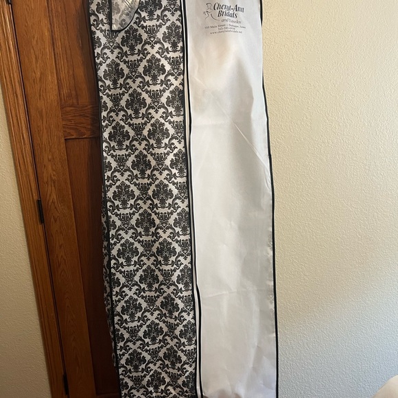 New wedding dress - Picture 9 of 12